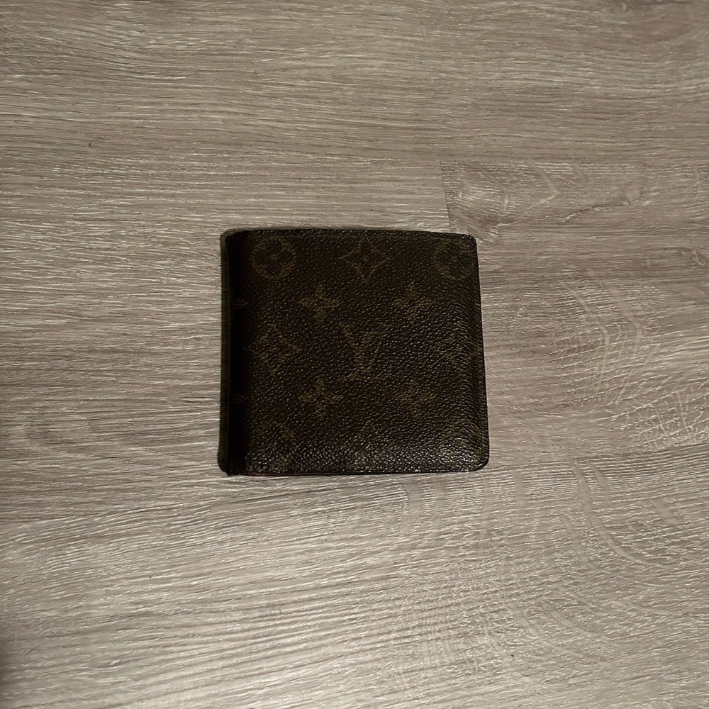 Louis Vuitton Men’s Monogram Bifold Wallet